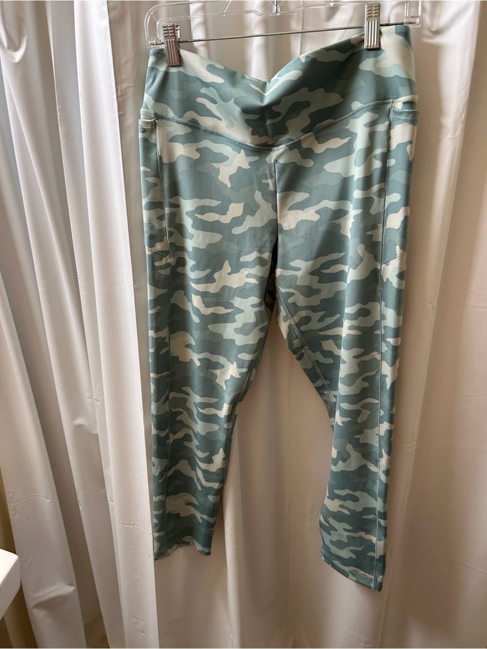 PINK Victoria's Secret Sage & Off-White Camo Leggings